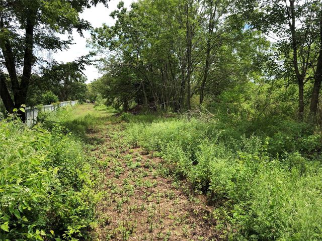 001 Steele Road, Highlands, TX 77562