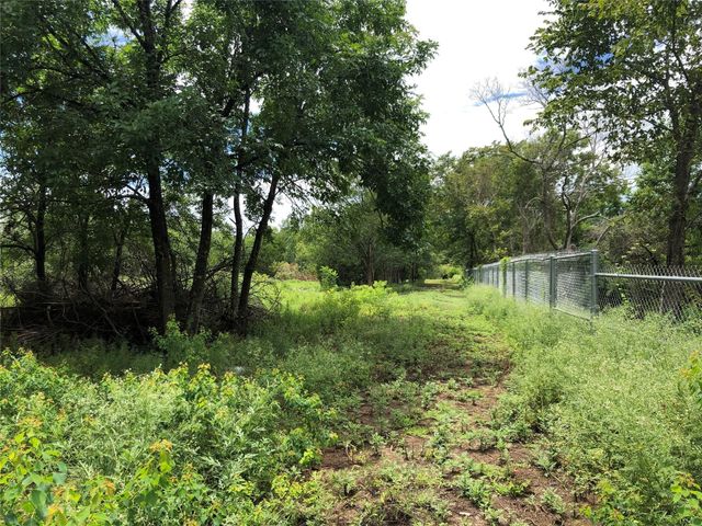 001 Steele Road, Highlands, TX 77562
