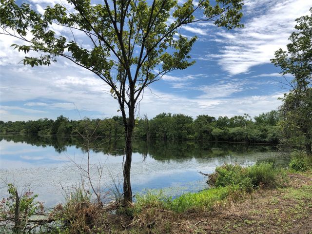 001 Steele Road, Highlands, TX 77562