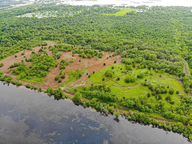 001 Steele Road, Highlands, TX 77562