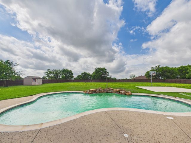 5640 Jennifer Lane, Midlothian, TX 76065