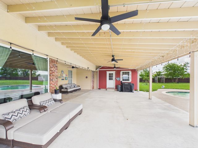 5640 Jennifer Lane, Midlothian, TX 76065