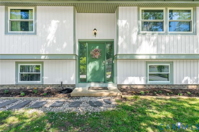 2120 Unicorn Ln, Midlothian, VA 23235