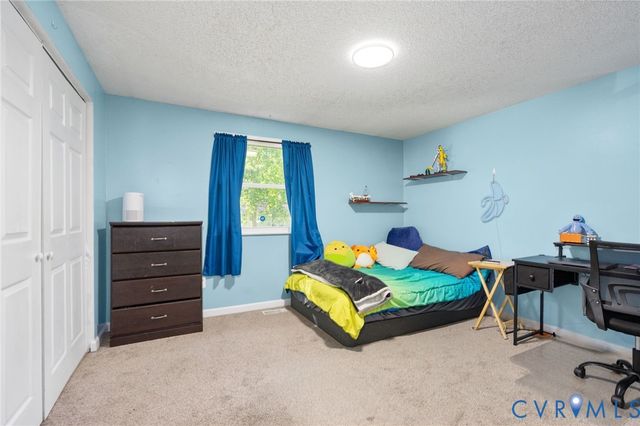 2120 Unicorn Ln, Midlothian, VA 23235