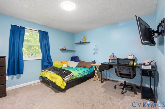 2120 Unicorn Ln, Midlothian, VA 23235
