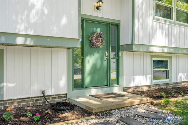 2120 Unicorn Ln, Midlothian, VA 23235