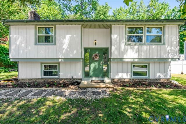 2120 Unicorn Ln, Midlothian, VA 23235