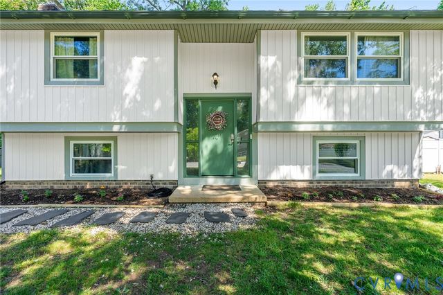 2120 Unicorn Ln, Midlothian, VA 23235
