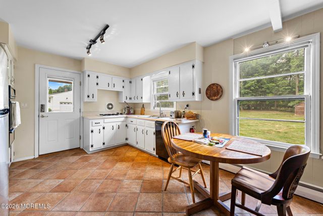 22 Clearview Drive, Tinton Falls, NJ 07724