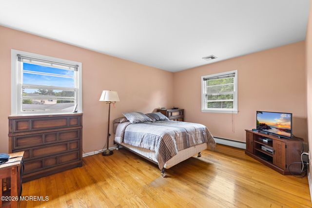 22 Clearview Drive, Tinton Falls, NJ 07724
