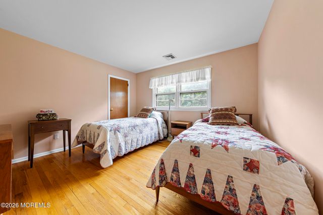 22 Clearview Drive, Tinton Falls, NJ 07724