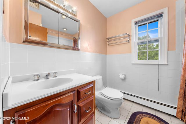 22 Clearview Drive, Tinton Falls, NJ 07724