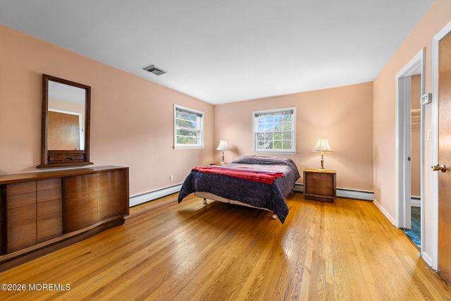 22 Clearview Drive, Tinton Falls, NJ 07724