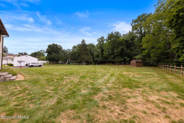22 Clearview Drive, Tinton Falls, NJ 07724