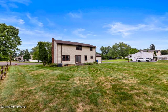 22 Clearview Drive, Tinton Falls, NJ 07724