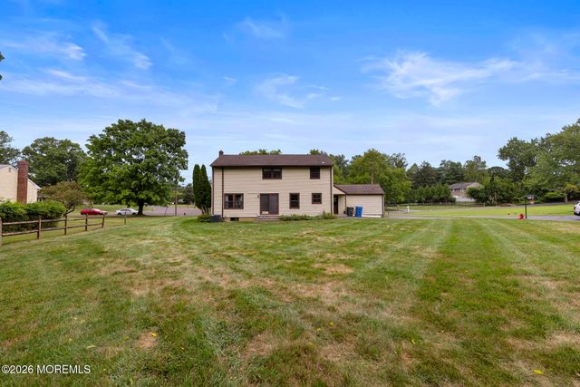 22 Clearview Drive, Tinton Falls, NJ 07724