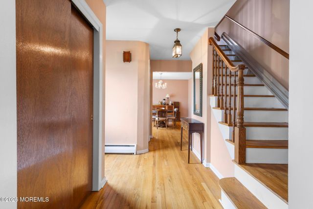 22 Clearview Drive, Tinton Falls, NJ 07724