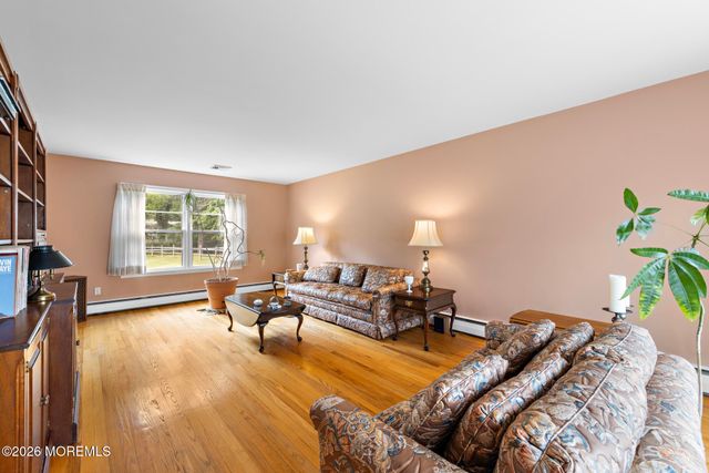 22 Clearview Drive, Tinton Falls, NJ 07724