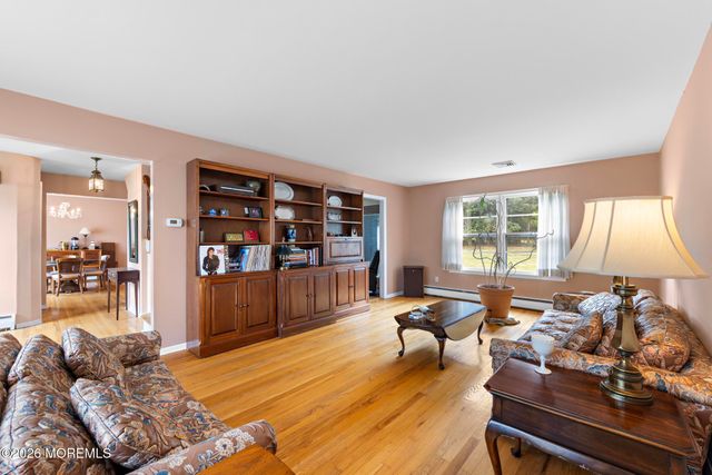 22 Clearview Drive, Tinton Falls, NJ 07724