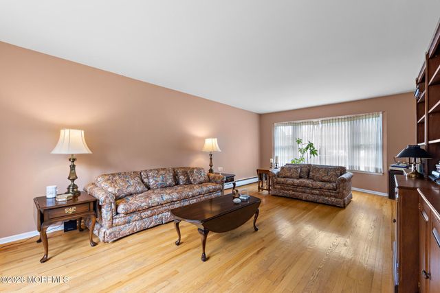22 Clearview Drive, Tinton Falls, NJ 07724