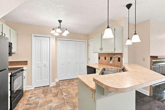 1770 Donegal Drive 10, Woodbury, MN 55125