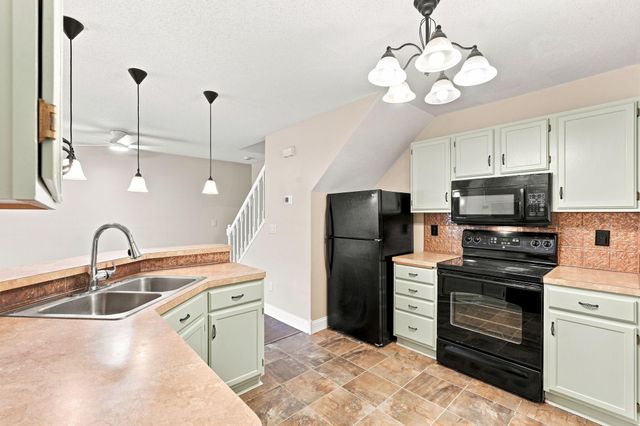 1770 Donegal Drive 10, Woodbury, MN 55125