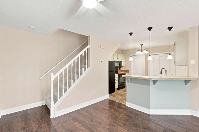1770 Donegal Drive 10, Woodbury, MN 55125