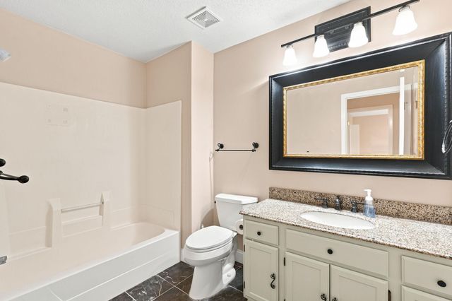 1770 Donegal Drive 10, Woodbury, MN 55125