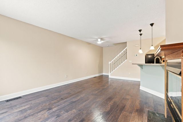 1770 Donegal Drive 10, Woodbury, MN 55125