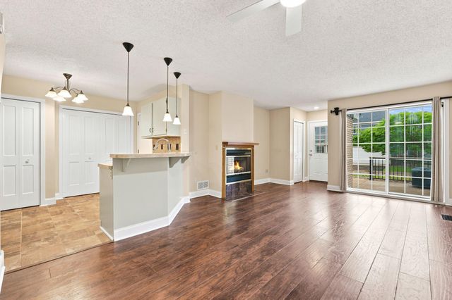 1770 Donegal Drive 10, Woodbury, MN 55125