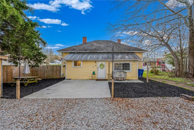 38 N Greenwood Avenue, Ware Shoals, SC 29692