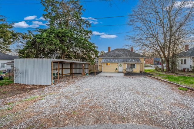 38 N Greenwood Avenue, Ware Shoals, SC 29692