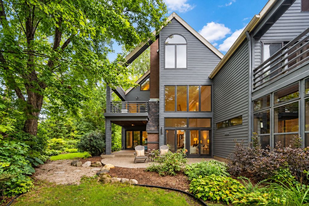 6658 Smithtown Road, Excelsior, MN 55331 — exterior