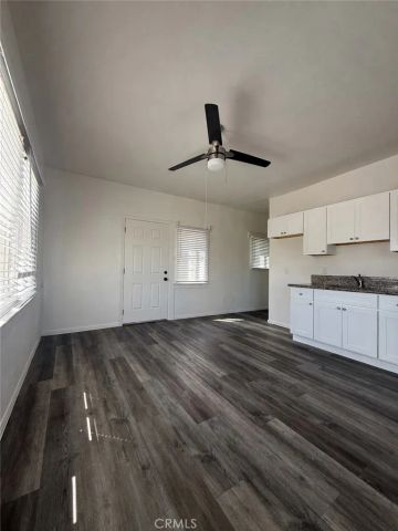 1085 Hoffman Avenue 15, Long Beach, CA 90813