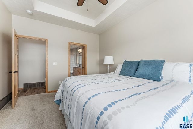 2607 S Kinderhook Ave, Sioux Falls, SD 57106