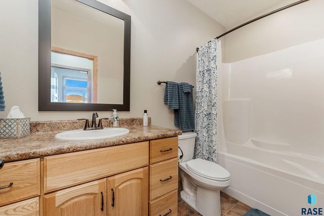 2607 S Kinderhook Ave, Sioux Falls, SD 57106