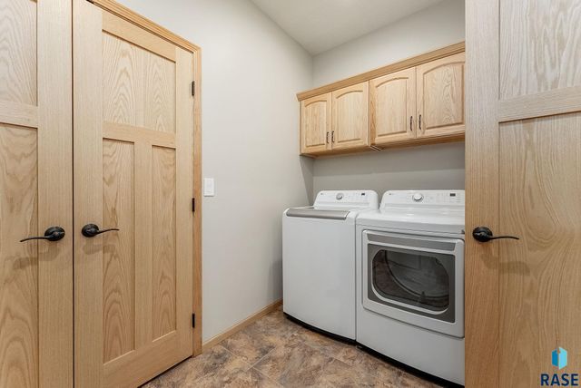2607 S Kinderhook Ave, Sioux Falls, SD 57106