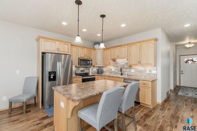 2607 S Kinderhook Ave, Sioux Falls, SD 57106