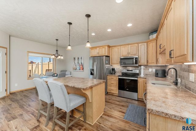 2607 S Kinderhook Ave, Sioux Falls, SD 57106