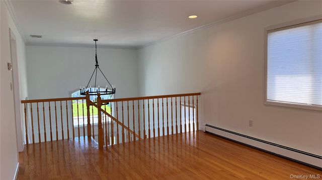 50 Island Parkway N, Island Park, NY 11558