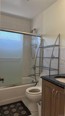 50 Island Parkway N, Island Park, NY 11558