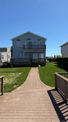 50 Island Parkway N, Island Park, NY 11558