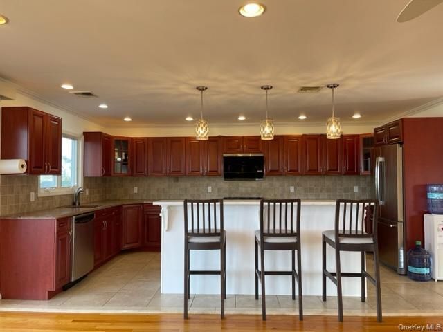 50 Island Parkway N, Island Park, NY 11558