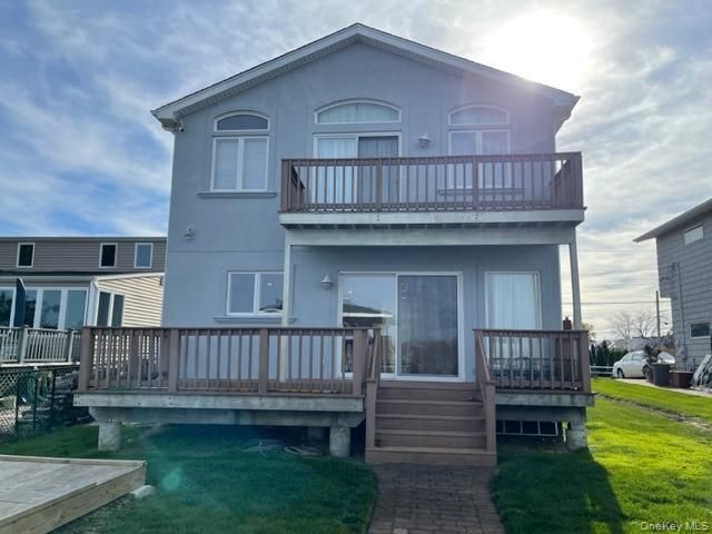 50 Island Parkway N, Island Park, NY 11558