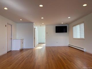 50 Island Parkway N, Island Park, NY 11558