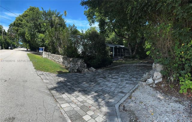 349 Mahogany Dr, Key Largo, FL 33037