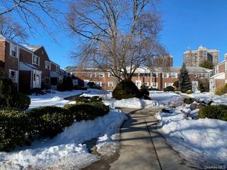 260-29 73rd Avenue 1st fl, Glen Oaks, NY 11004
