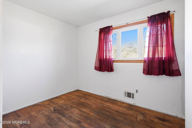 84 Lakeland Drive, Brick, NJ 08723