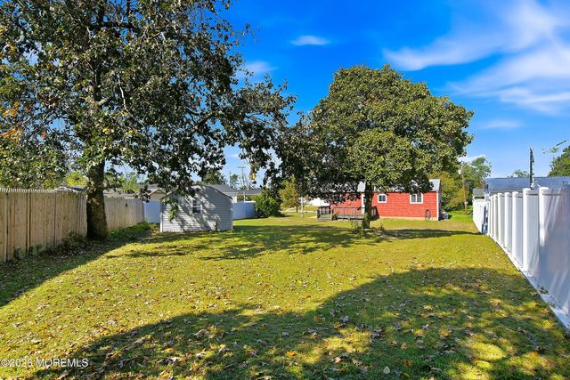 84 Lakeland Drive, Brick, NJ 08723