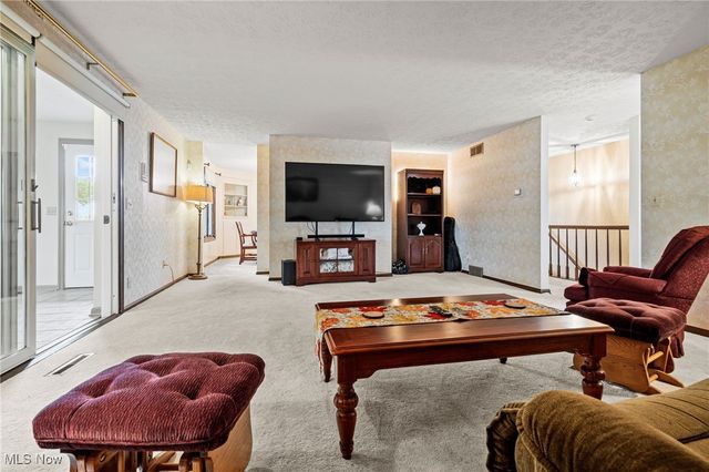 5375 Hillview Circle NW, Canton, OH 44718